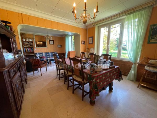 Maison et grandes granges et 54000 m2 de terrain avec étang