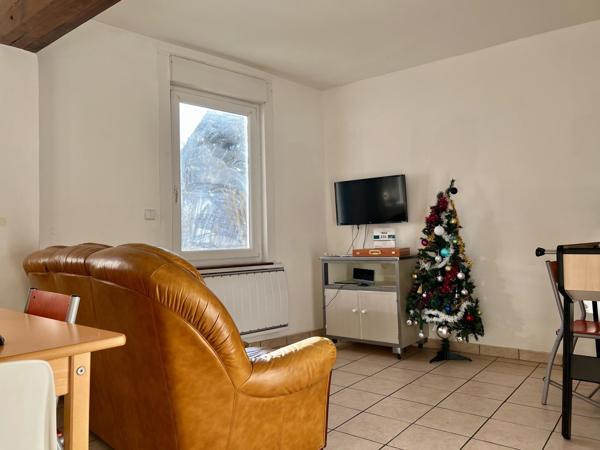 Vente
                Maison111,16 m² - 5 Pièces -
                    SAINT POL SUR TERNOISE (62130)