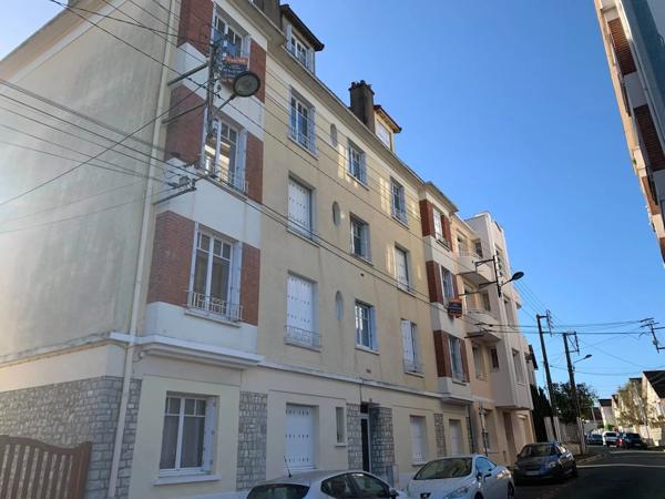 Location                                                      Appartement
                        
                     2 pièces                      37 m2                     à Mainvilliers