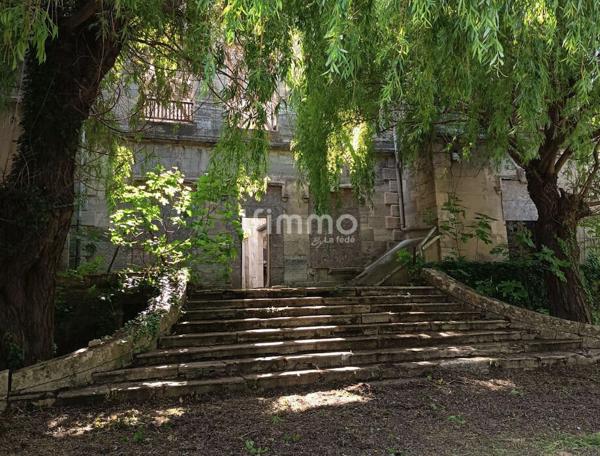 Ensemble immobilier , immeuble garage jardin