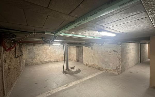 Stationnement à vendre    Dax