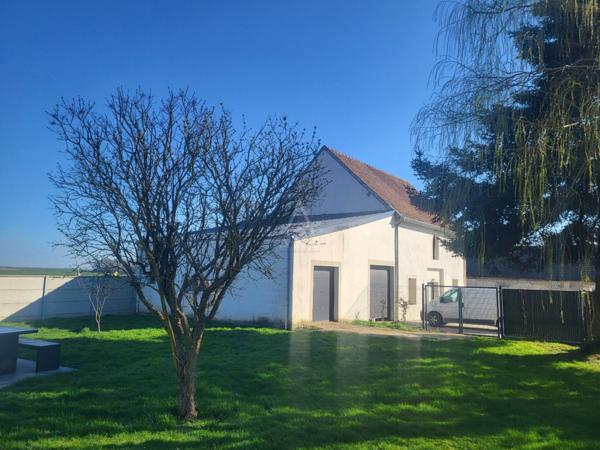 PROPRIETE HAUT DE GAMME avec 2 MAISONS, GARAGES, PISCINE CHAUFFEE, PERGOLA  BIOCLIMATIQUE, SPA sur 2.615 m² - A 120 kms de PARIS, 23 kms d'EPERNAY, 20 kms de VERTUS