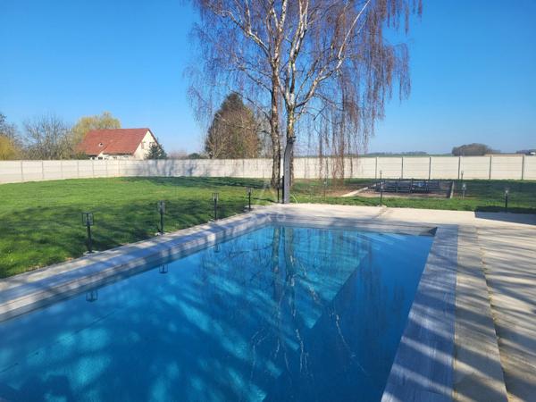 PROPRIETE HAUT DE GAMME avec 2 MAISONS, GARAGES, PISCINE CHAUFFEE, PERGOLA  BIOCLIMATIQUE, SPA sur 2.615 m² - A 120 kms de PARIS, 23 kms d'EPERNAY, 20 kms de VERTUS