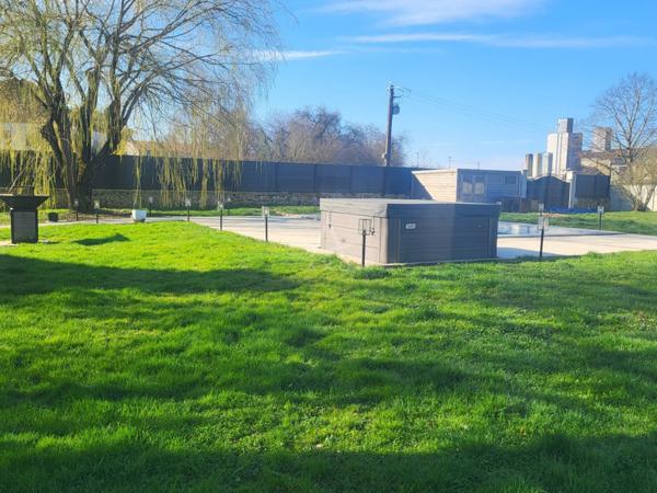 PROPRIETE HAUT DE GAMME avec 2 MAISONS, GARAGES, PISCINE CHAUFFEE, PERGOLA  BIOCLIMATIQUE, SPA sur 2.615 m² - A 120 kms de PARIS, 23 kms d'EPERNAY, 20 kms de VERTUS