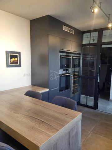 PROPRIETE HAUT DE GAMME avec 2 MAISONS, GARAGES, PISCINE CHAUFFEE, PERGOLA  BIOCLIMATIQUE, SPA sur 2.615 m² - A 120 kms de PARIS, 23 kms d'EPERNAY, 20 kms de VERTUS