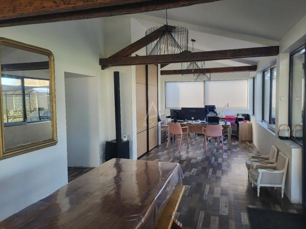 PROPRIETE HAUT DE GAMME avec 2 MAISONS, GARAGES, PISCINE CHAUFFEE, PERGOLA  BIOCLIMATIQUE, SPA sur 2.615 m² - A 120 kms de PARIS, 23 kms d'EPERNAY, 20 kms de VERTUS