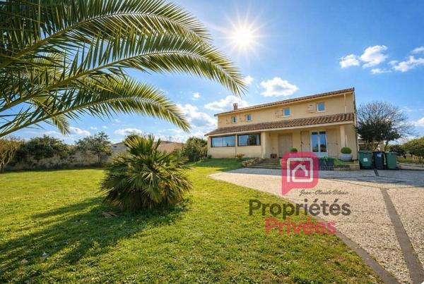 Ambares Et Lagrave ,Maison familiale rénovée de 230 m2 habitables - 8 pièces -5 chambres  dont une suite parentale en rdc - Grande pièce vie - Piscine - Parc arboré -  Carport