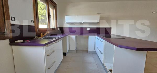 Appartement RDC rénové 2 pièces 60 m² / 1 place PARKING / Résidence 2013 / Proximité directe GARE et