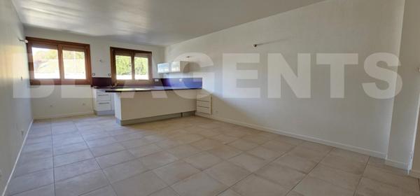 Appartement RDC rénové 2 pièces 60 m² / 1 place PARKING / Résidence 2013 / Proximité directe GARE et