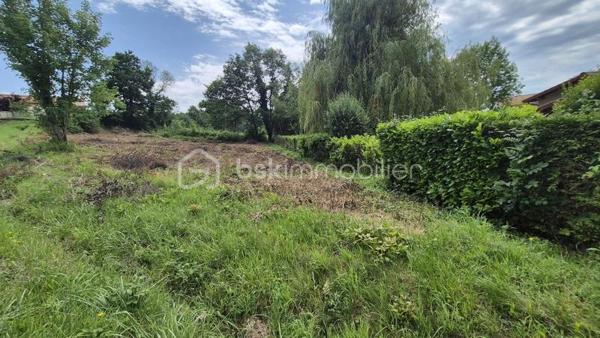 Terrain de 1 270 m²