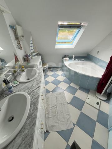 “À Rosporden, découvrez une maison familiale alliant confort moderne, calme et économies d’énergie –