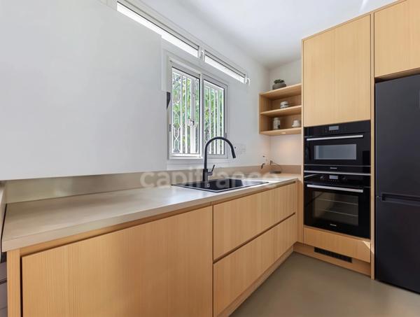 Propriété rare avec maison + 3 logements indépendants – 1850 m² constructible – Basse-Terre centre