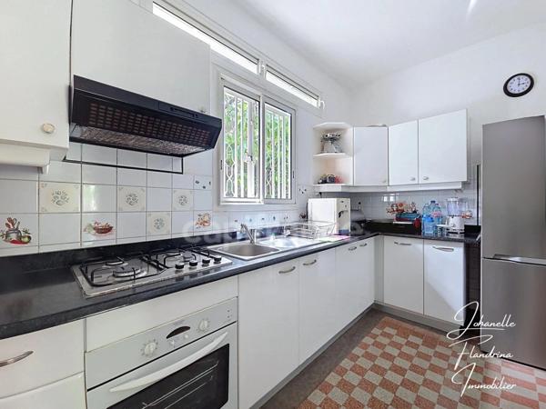 Propriété rare avec maison + 3 logements indépendants – 1850 m² constructible – Basse-Terre centre