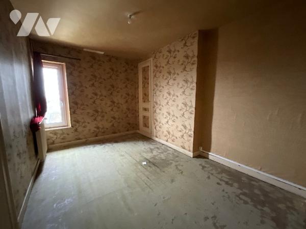 À VENDRE – IMMEUBLE DE CARACTÈRE EN PLEIN CŒUR DE CHÂTEAU-RENAULT