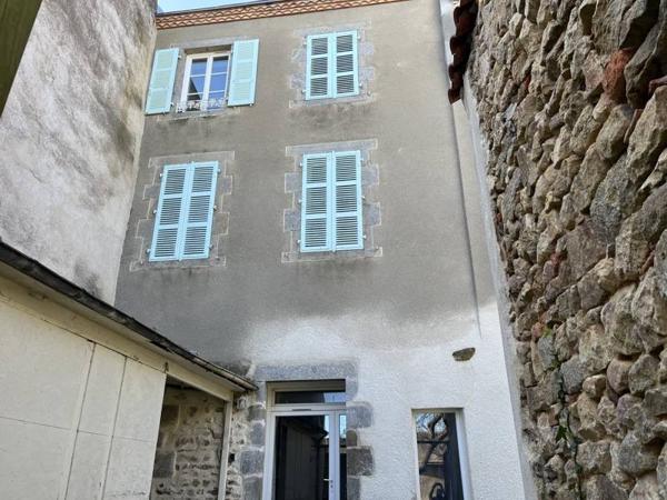 Immeuble à vendre |  Le Dorat |  444 m²