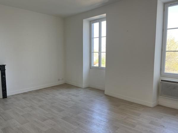 Immeuble à vendre |  Le Dorat |  444 m²