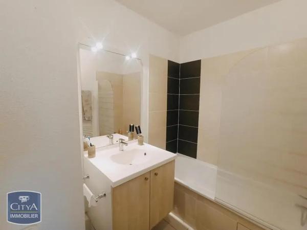 Appartement à louer 2 pièces 42.18m² Clermont-Ferrand (63000)