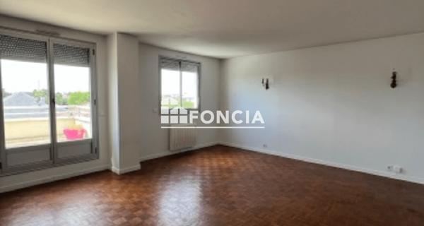Location Appartement 3 pièces 91.81 m² - La Varenne St Hilaire 94210