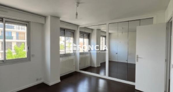 Location Appartement 3 pièces 91.81 m² - La Varenne St Hilaire 94210