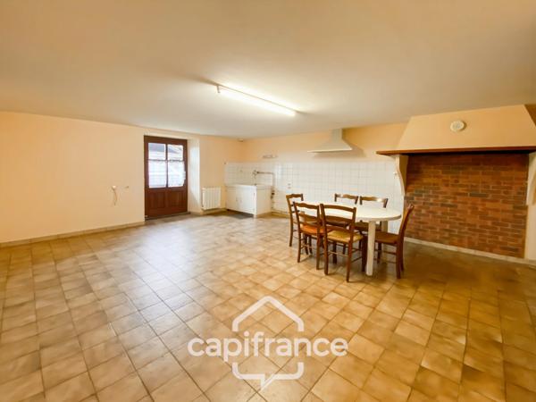 Propriété à vendre composée de 2 maisons - 11 pièces DOMMARTIN LES CUISEAUX (71) sur 1,1 hectare de terrain.