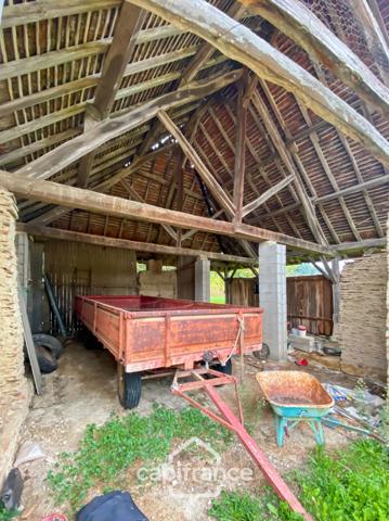 Propriété à vendre composée de 2 maisons - 11 pièces DOMMARTIN LES CUISEAUX (71) sur 1,1 hectare de terrain.