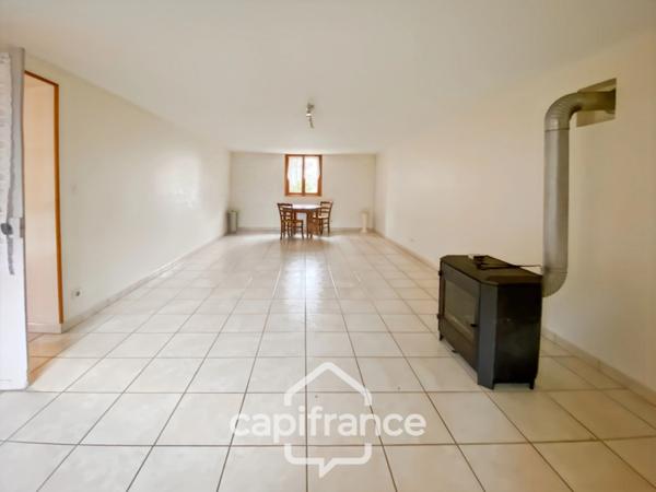 Propriété à vendre composée de 2 maisons - 11 pièces DOMMARTIN LES CUISEAUX (71) sur 1,1 hectare de terrain.