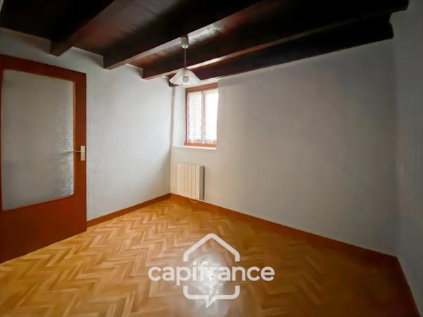 Propriété à vendre composée de 2 maisons - 11 pièces DOMMARTIN LES CUISEAUX (71) sur 1,1 hectare de terrain.