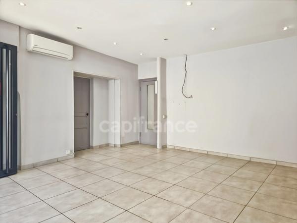 Ensemble immobilier - Local commercial, partie production et son habitation avec vue sur rivière