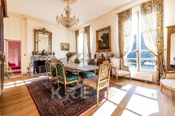 Château familiale restaurée à Léognan — 500 m², parc aux magnolias, piscine