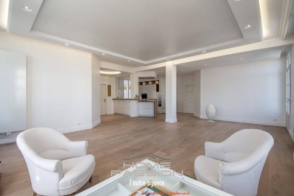 ROYAN HYPER CENTRE  SUPERBE APPARTEMENT ENSOLEILLE