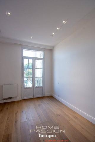 ROYAN HYPER CENTRE  SUPERBE APPARTEMENT ENSOLEILLE