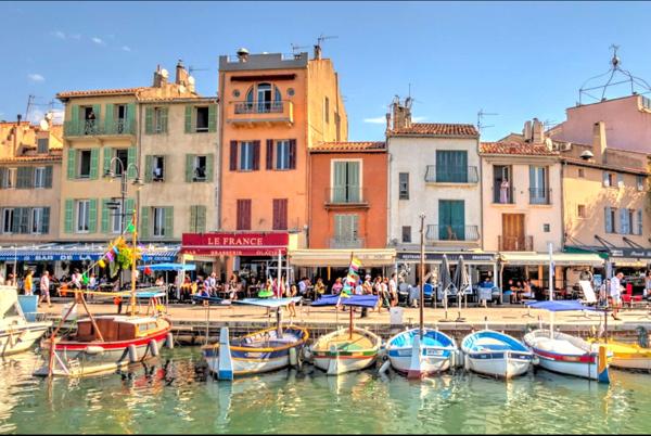 Cassis Centre Port / Appartement / Loggia