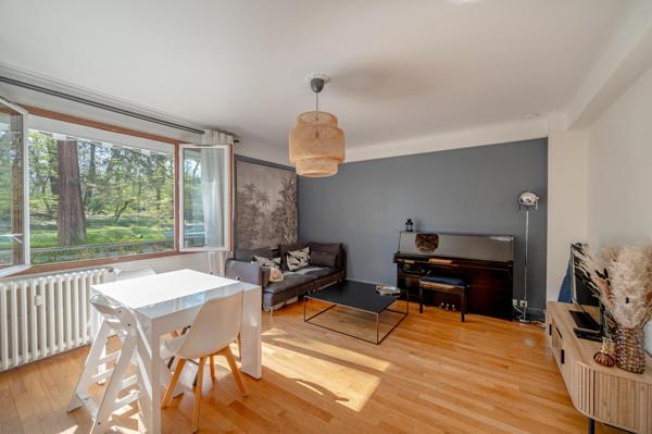 Appartement rénové, au calme, avec parc et jolie vue, sans vis à vis.