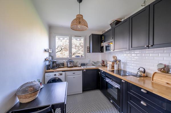 Appartement rénové, au calme, avec parc et jolie vue, sans vis à vis.