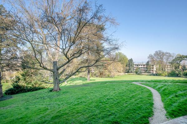 Appartement rénové, au calme, avec parc et jolie vue, sans vis à vis.