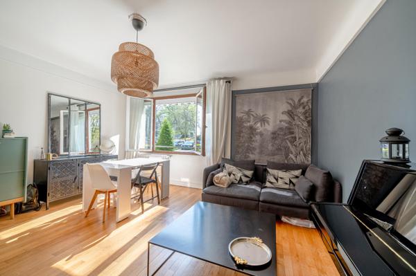 Appartement rénové, au calme, avec parc et jolie vue, sans vis à vis.