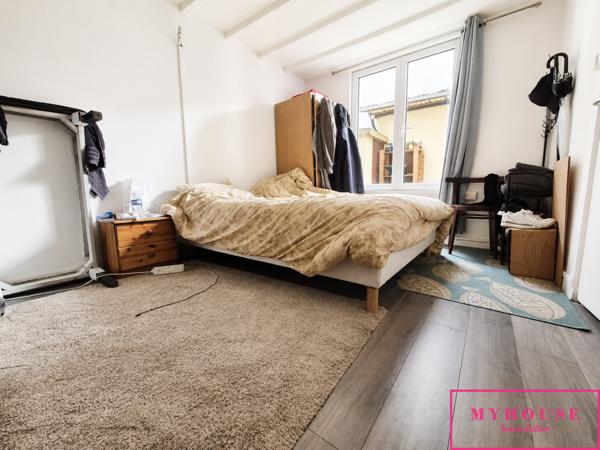 Studio
                                                                                                                                                                                                                                                                                                                        1 pièce(s)                                                                                                                                                                                                                                                                                                                              17  m²