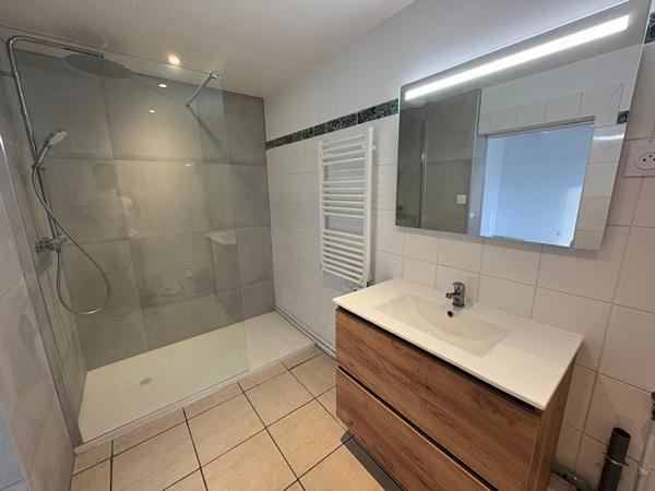 MAISON 2 CHAMBRES - REFAITE A NEUF