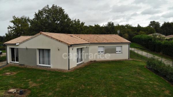 Maison contemporaine de plain pied, 3 chambres, terrain 1825m2