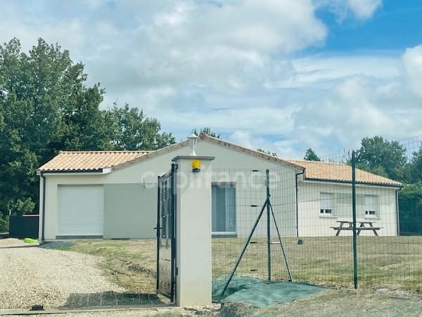 Maison contemporaine de plain pied, 3 chambres, terrain 1825m2