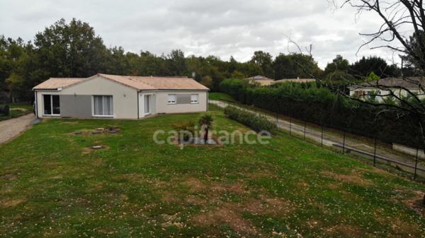 Maison contemporaine de plain pied, 3 chambres, terrain 1825m2
