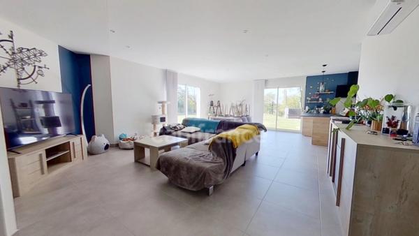 Maison contemporaine de plain pied, 3 chambres, terrain 1825m2