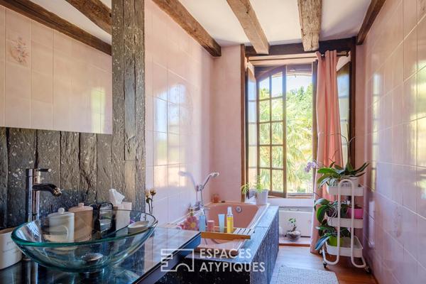 Maison familiale du XIVe avec vaste jardin et piscine en coeur de ville