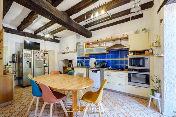 Maison familiale du XIVe avec vaste jardin et piscine en coeur de ville