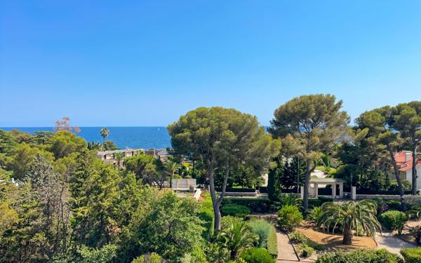 Appartement à vendre    4 pièces • 122,83 m2 Saint-Raphaël