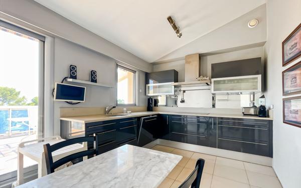 Appartement à vendre    4 pièces • 122,83 m2 Saint-Raphaël