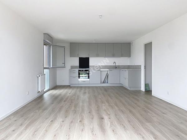 A vendre - ANGERS - Secteur Terra Botanica / CHU - Appartement T3 récent avec balcon, parking et cave