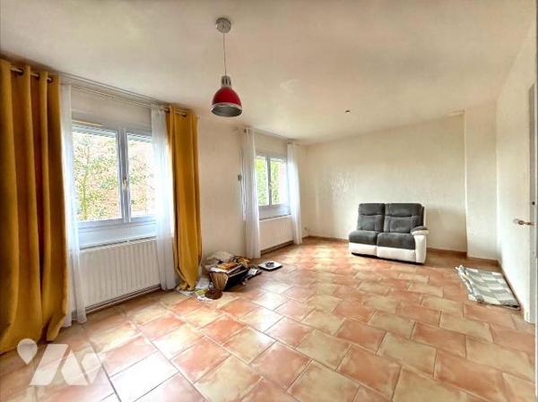 Hazebrouck ? Maison bel-étage 

À découvrir sans tarder ! Située à Hazebrouck, dans un enviro...