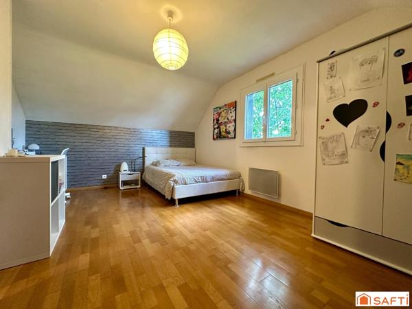 Grande maison avec 4 chambres
