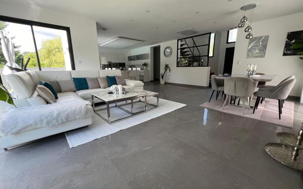 Maison à vendre    7 pièces • 195 m2 Saint-Denis-en-Val